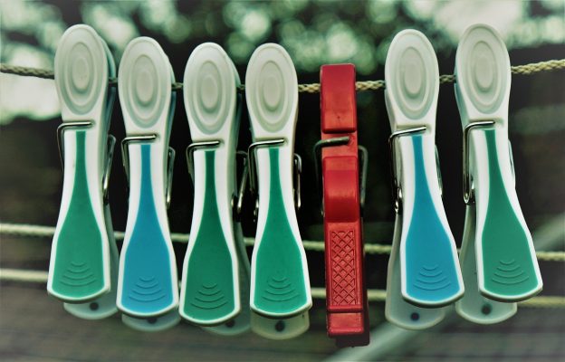 Greenwashing Banks Illustration: Green Clothespin pciture by Robert Allmann from Pixabay