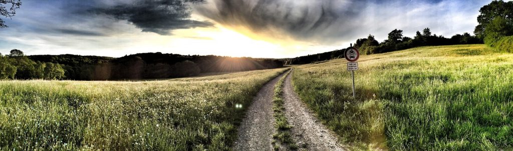 Climate investment research picture of storm and sun by Marlene Bitzer from Pixabay